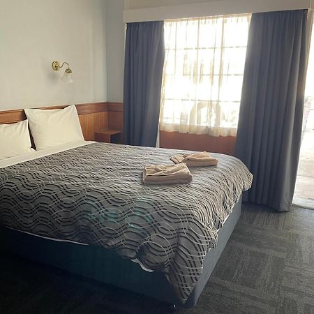 County Lodge Motor Inn West Wyalong Extérieur photo