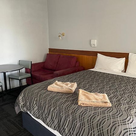 County Lodge Motor Inn West Wyalong Extérieur photo