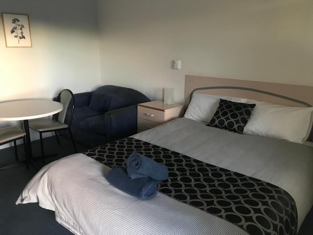 County Lodge Motor Inn West Wyalong Extérieur photo
