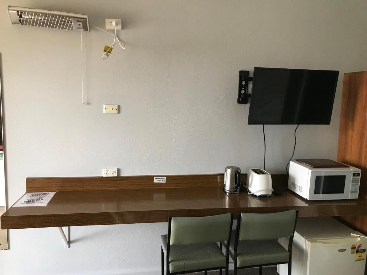 County Lodge Motor Inn West Wyalong Extérieur photo
