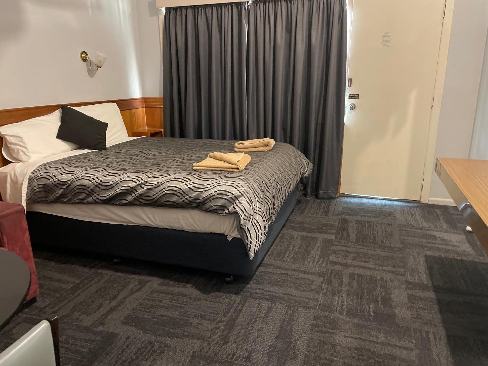 County Lodge Motor Inn West Wyalong Extérieur photo