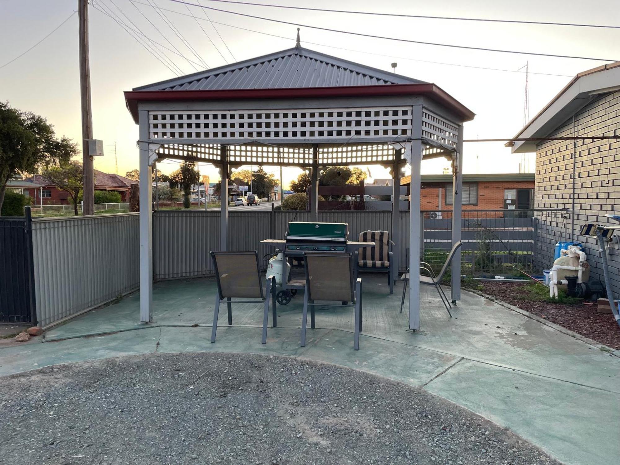 County Lodge Motor Inn West Wyalong Extérieur photo