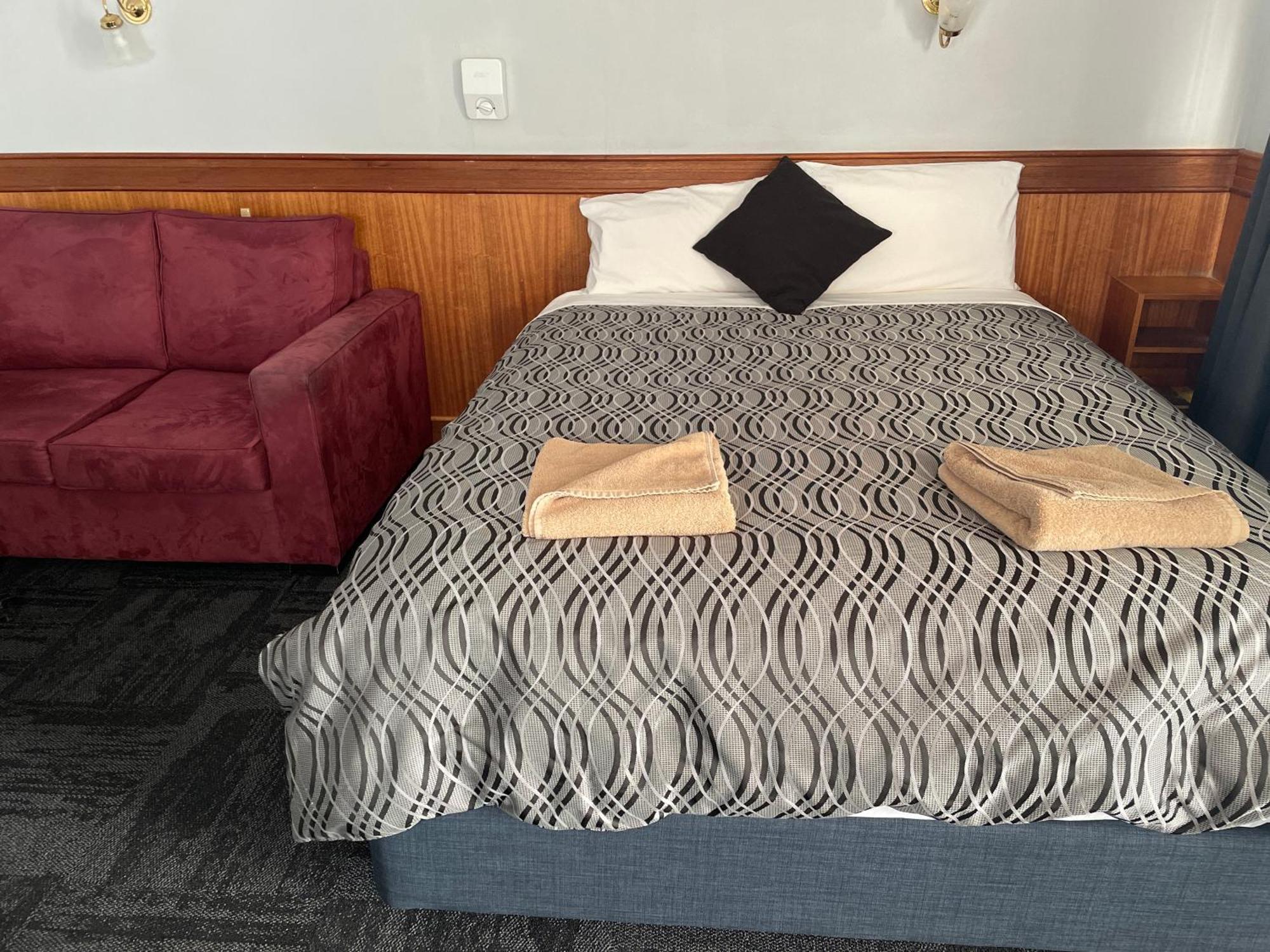 County Lodge Motor Inn West Wyalong Extérieur photo