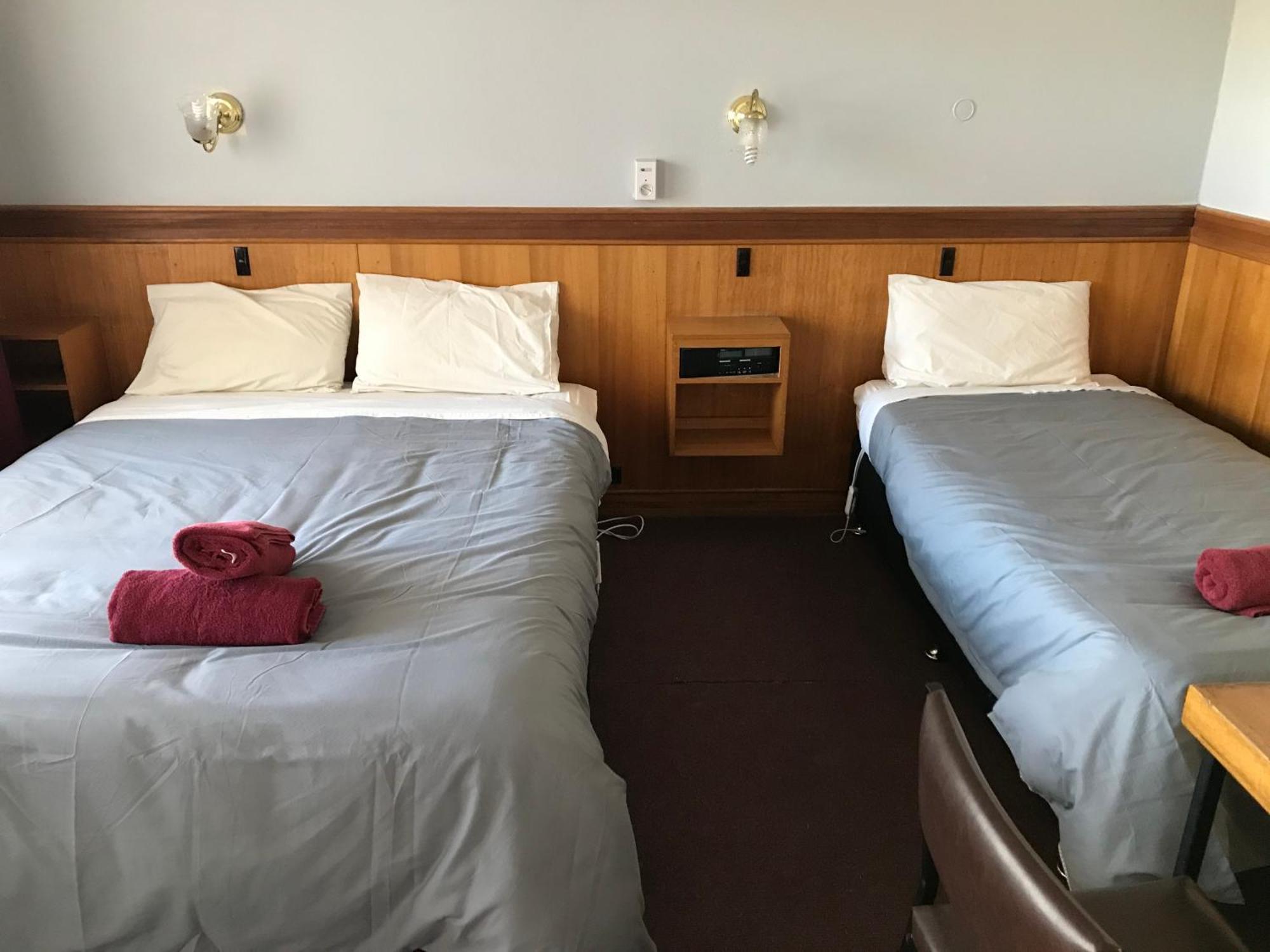 County Lodge Motor Inn West Wyalong Extérieur photo