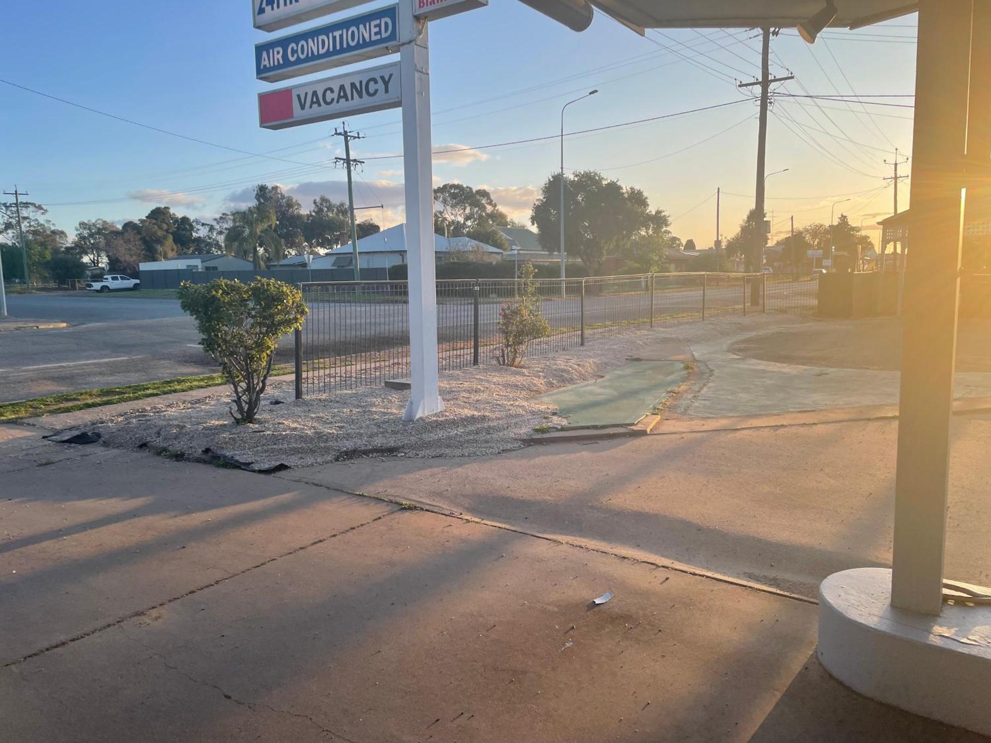 County Lodge Motor Inn West Wyalong Extérieur photo