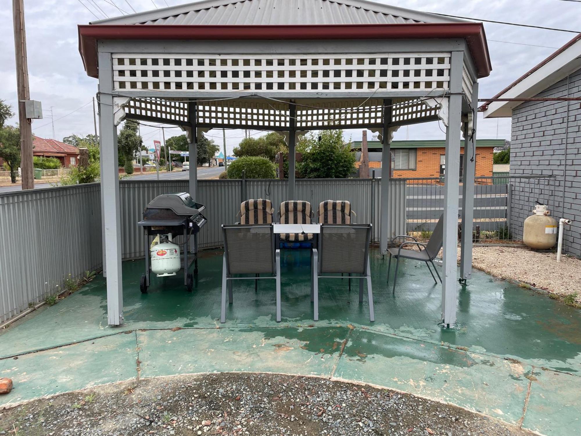 County Lodge Motor Inn West Wyalong Extérieur photo