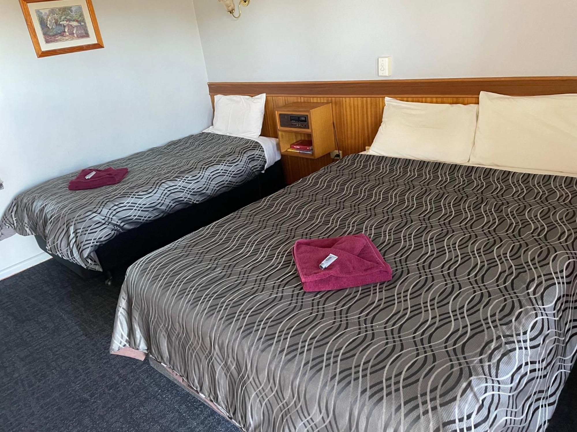 County Lodge Motor Inn West Wyalong Extérieur photo