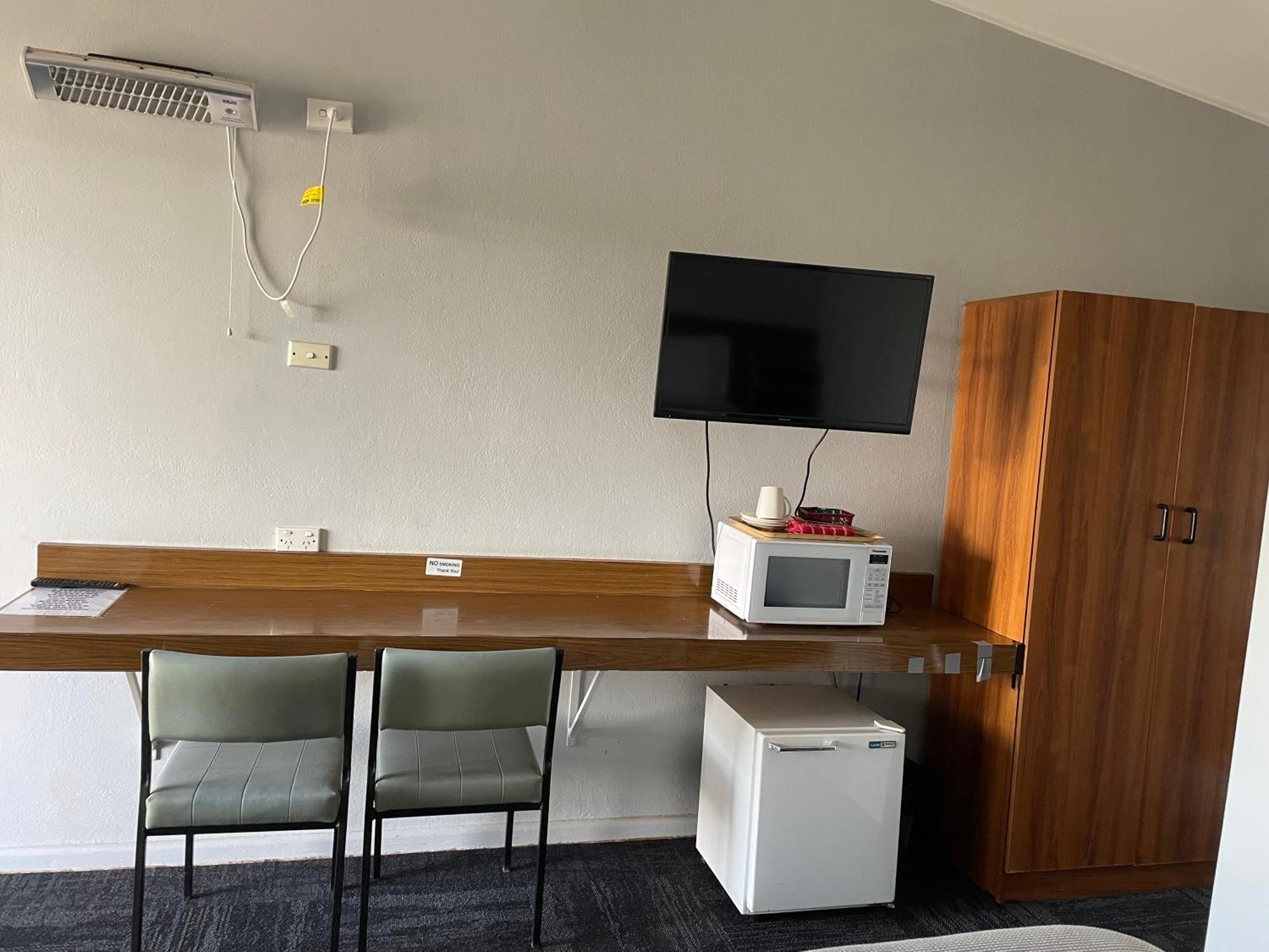 County Lodge Motor Inn West Wyalong Extérieur photo