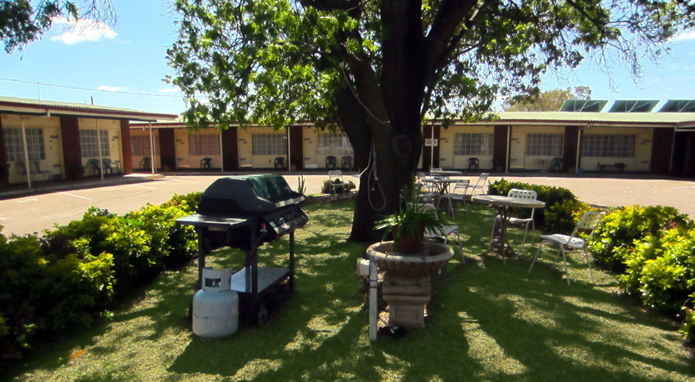 County Lodge Motor Inn West Wyalong Extérieur photo