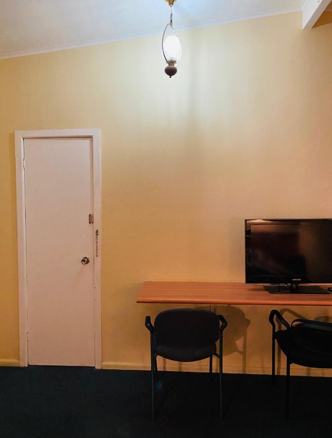 County Lodge Motor Inn West Wyalong Extérieur photo
