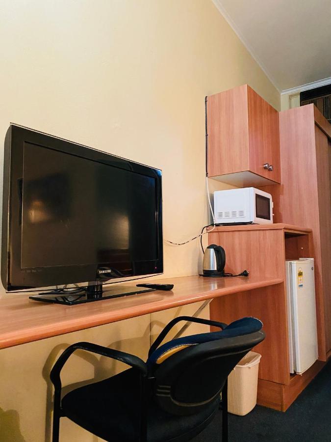 County Lodge Motor Inn West Wyalong Extérieur photo