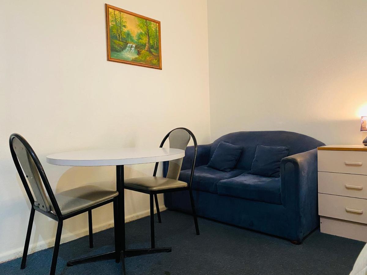 County Lodge Motor Inn West Wyalong Extérieur photo